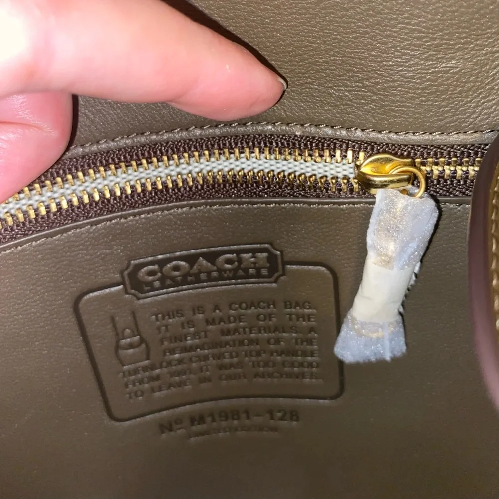 !!!SOLD!!! Coach 1941 Turnlock Curved Top Handle - Picture 8 of 9